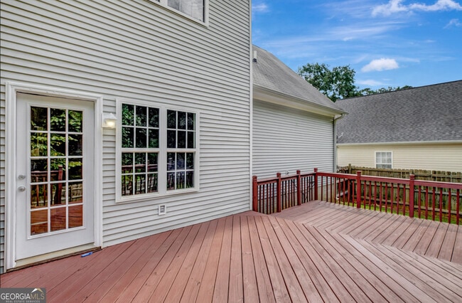 Building Photo - 77 Crescent St