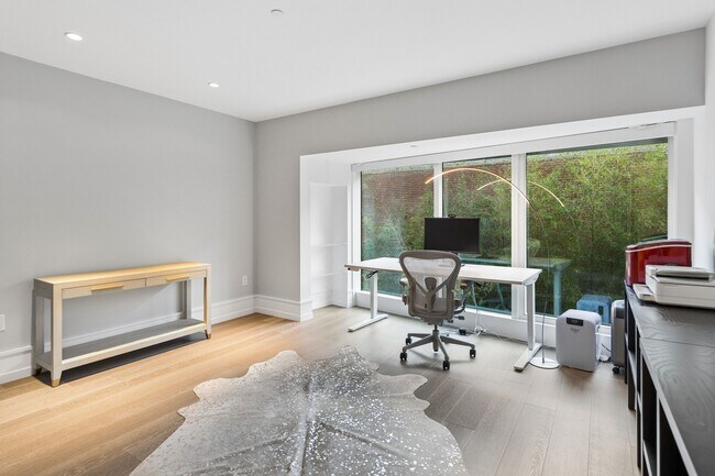 Building Photo - 2121 Webster St