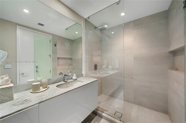 Building Photo - 10203 Collins Ave