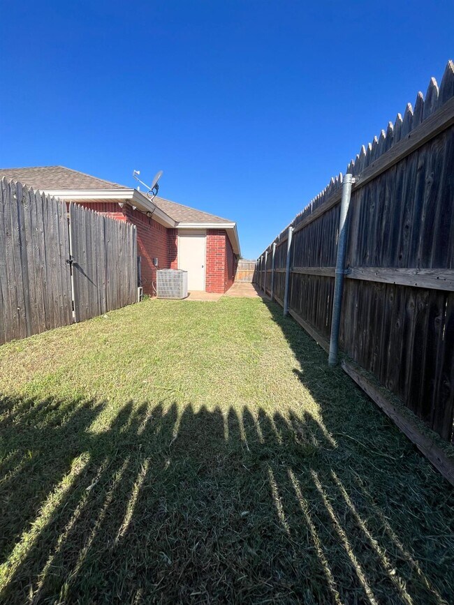 Building Photo - 314 N Clinton Ave