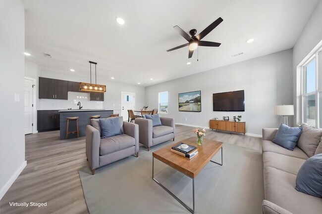 Building Photo - 870 s Orchard Way