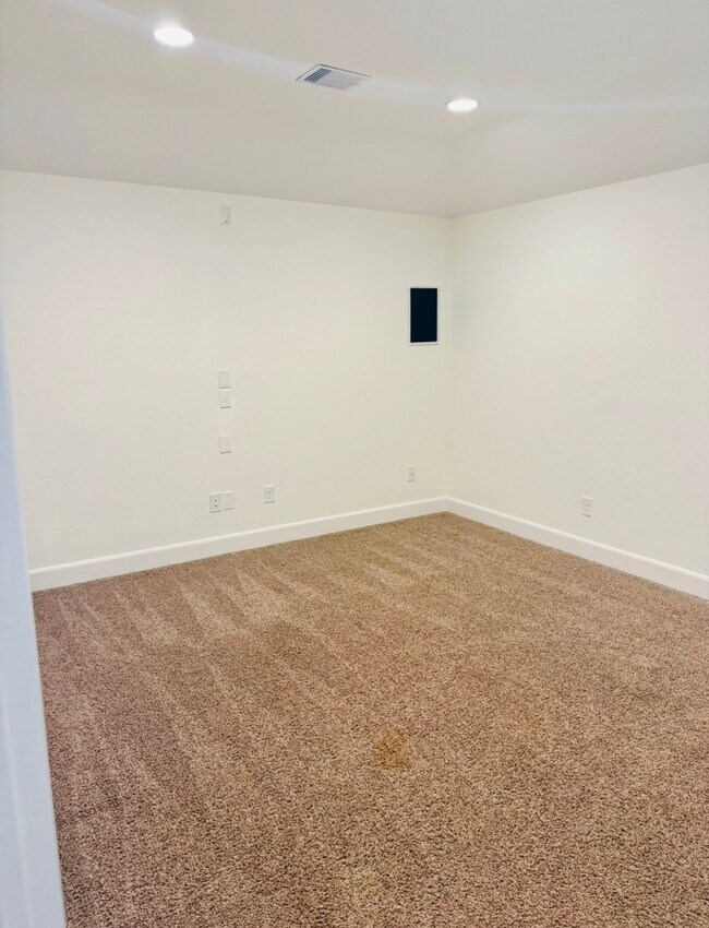 Building Photo - 23410 Bracino Lake Dr