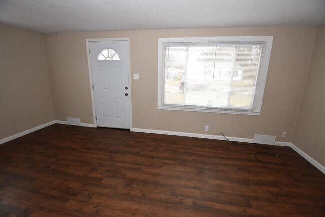 Building Photo - 1326 Eastbrook Dr