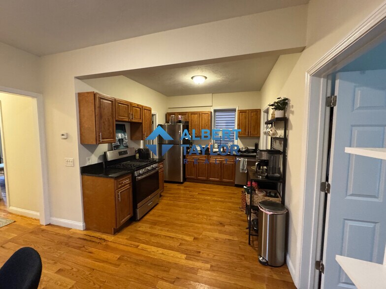 Building Photo - 58 Medford St