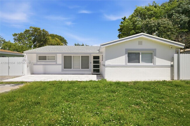 Building Photo - 7051 SW 29th St