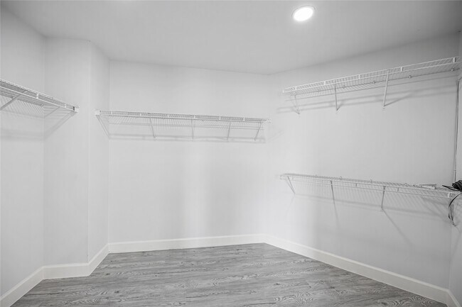 Building Photo - 21510 Broadstone Dr