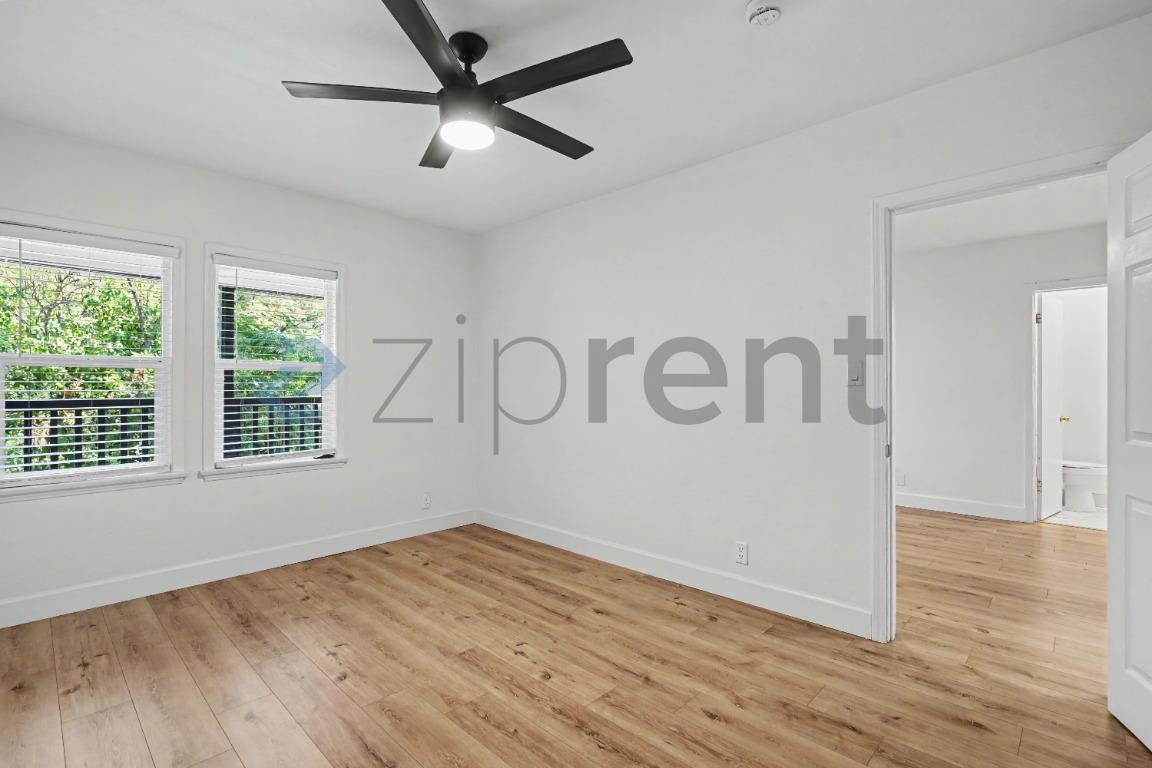 Building Photo - Unit