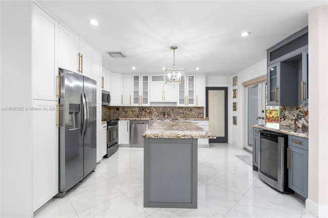 Building Photo - 13611 SW 77th Ln