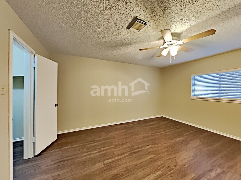 Building Photo - 6322 Regency Ct