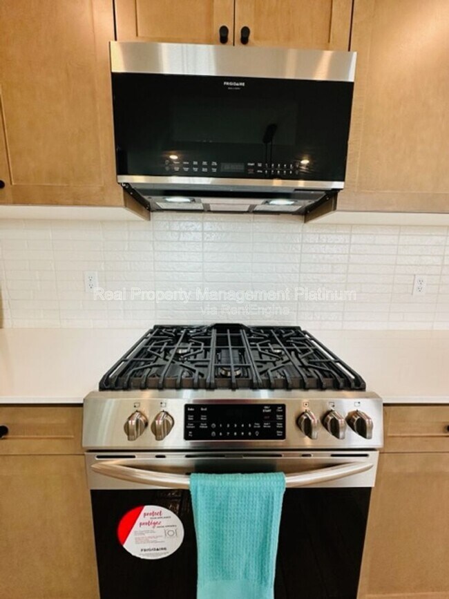 Building Photo - 2879 E Teaberry Dr