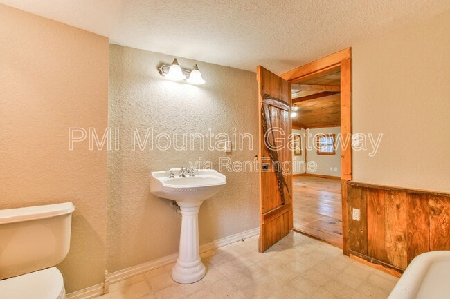 Building Photo - 455 Cantrell Rd