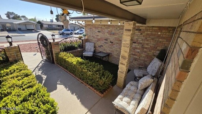 Building Photo - 10557 Breezeway Ave