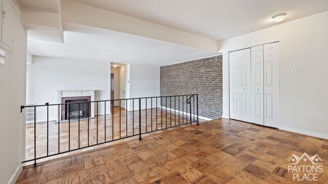 Building Photo - Spacious Condo minutes away from College Park campus