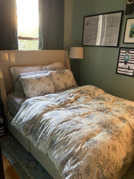 Bedroom - 3733 N Greenview Ave