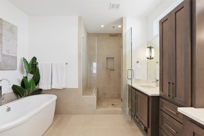 Building Photo - 2507 McDuffie St