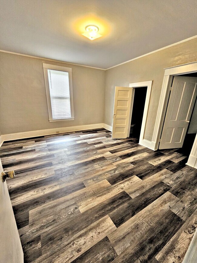 Building Photo - 414 5th Ave SW