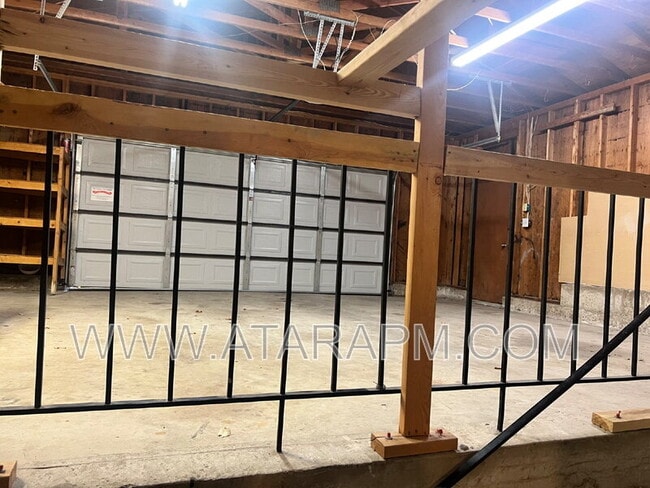 Building Photo - 270 Country Club Dr