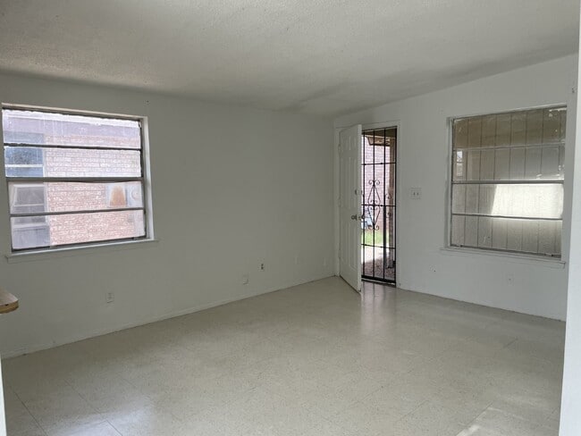 Building Photo - 8154 St Andrew Ln