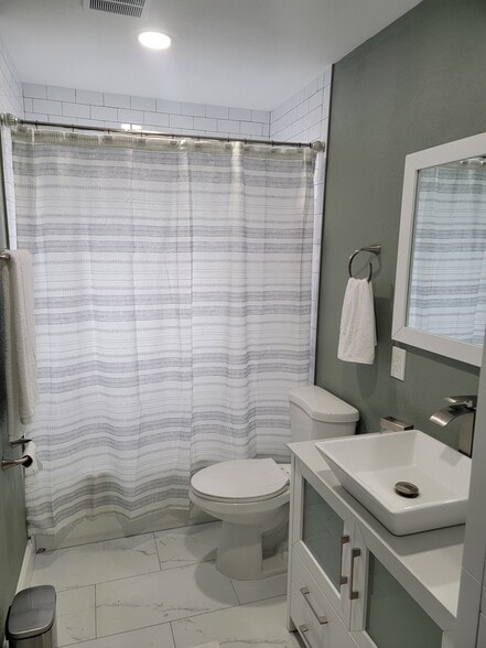 Bathroom - 4100 Central Ave