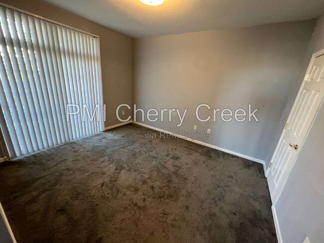 Building Photo - 5705 N Genoa Way