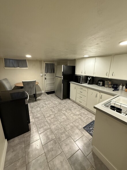 Building Photo - 3621 Orchard Ave