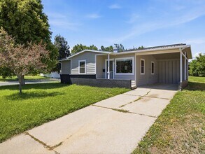 Building Photo - Updated 3 Bed Home with Vaulted Ceilings, Solar Panels & Large Corner Lot