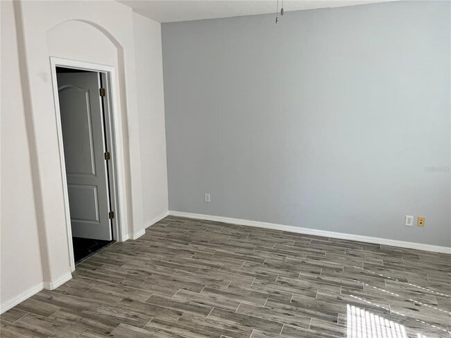 Building Photo - 7405 Surrey Wood Ln