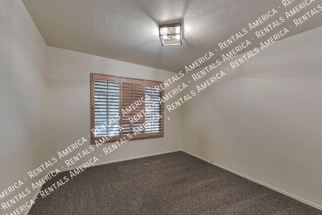 Building Photo - 10698 N Thunder Hill Pl