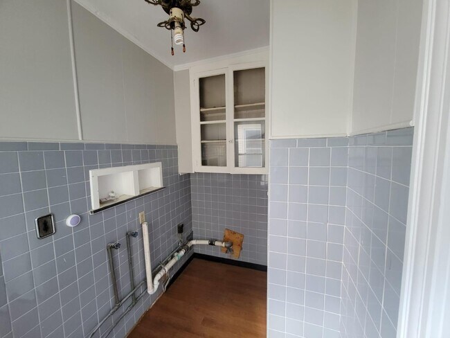 Building Photo - 504 Winthrop Ave