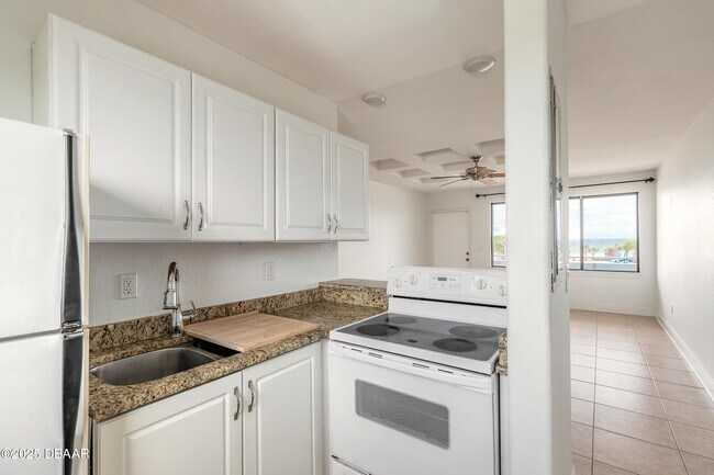 Building Photo - 3624 S Atlantic Ave