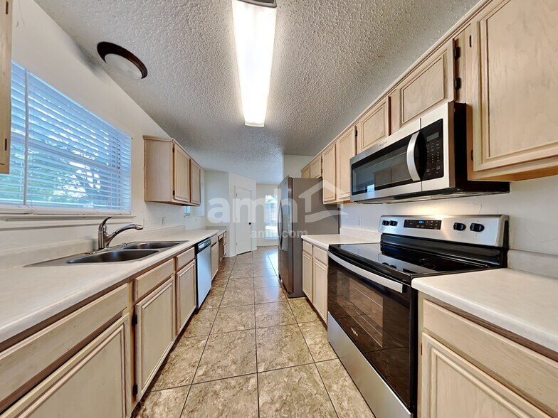 Building Photo - 6901 Kara Pl
