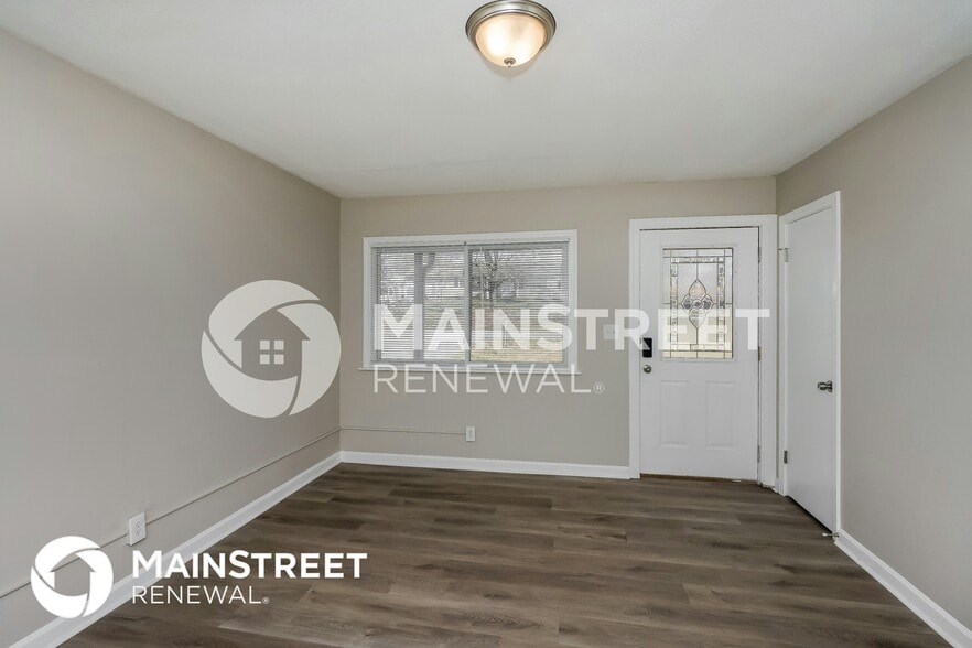 Building Photo - 4915 Seville Dr