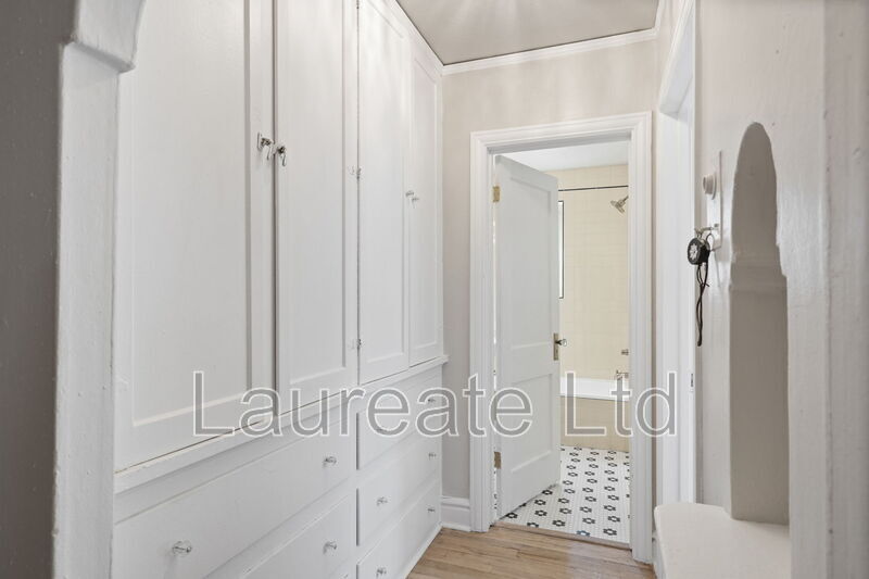 Building Photo - 1050 N Pearl St