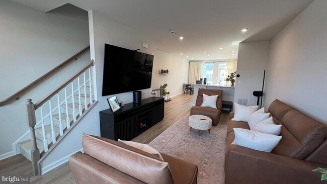 Building Photo - 11 Sidney Ln