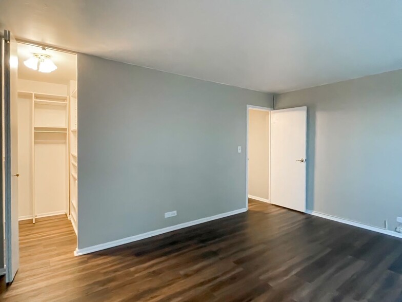 Building Photo - 3550 N Lake Shore Dr