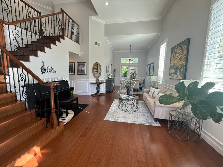 Building Photo - 6 Peacock Ct