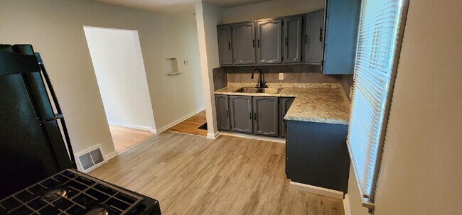 Building Photo - Updated Ferguson Home with Finished Basement & Fenced Yard