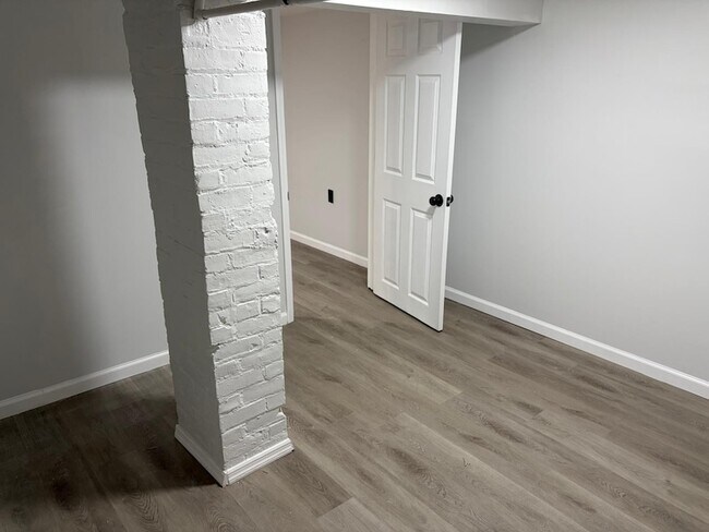 Building Photo - 327 Dover St