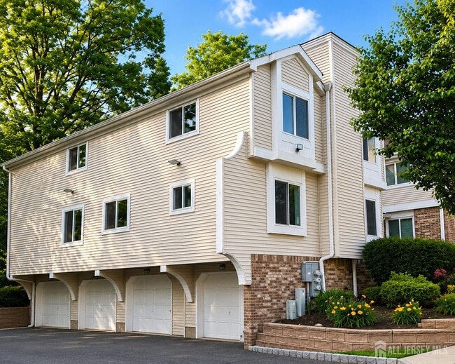 Building Photo - 201 Madaline Dr