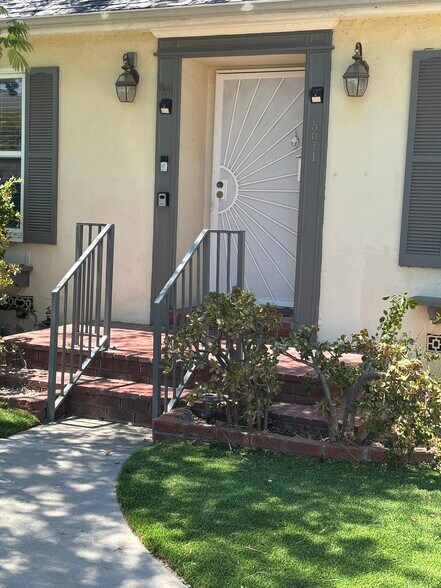 Building Photo - 5071 Enfield Ave