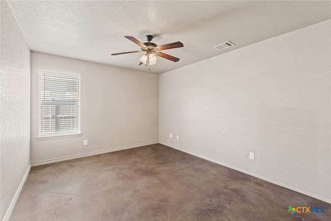 Building Photo - 609 Karey Dr