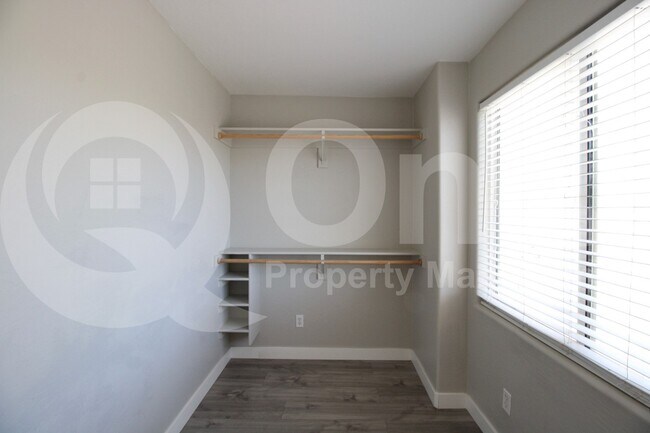 Building Photo - 44390 W McClelland Dr