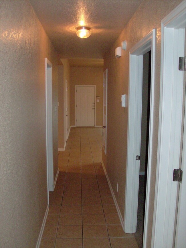 Building Photo - Well-Maintained Home Near Clear Creek Gate...