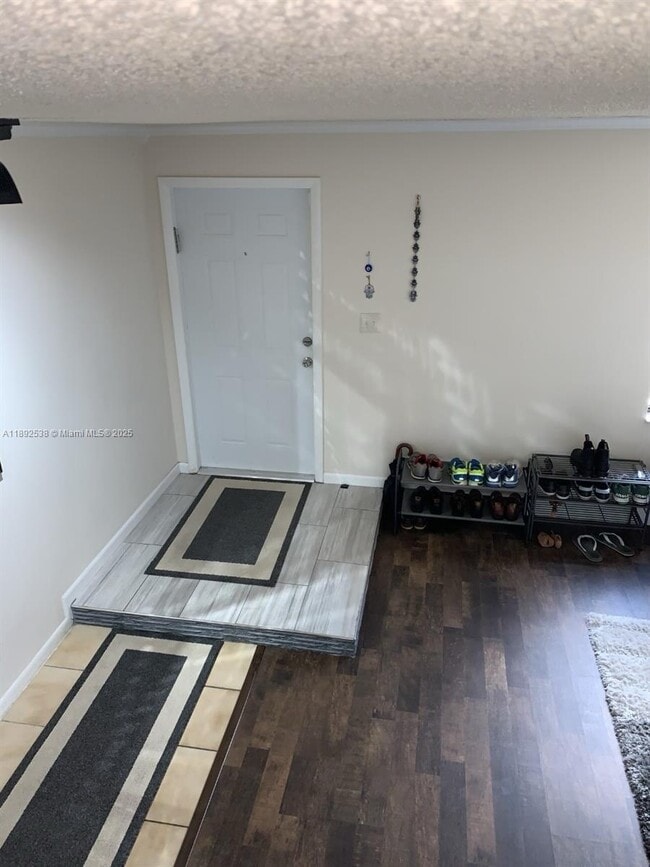 Building Photo - 11 Madrid Ln