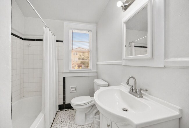 Building Photo - 949 SW 13th St