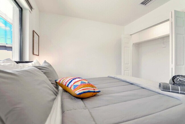 Building Photo - 2110 NW 66th St