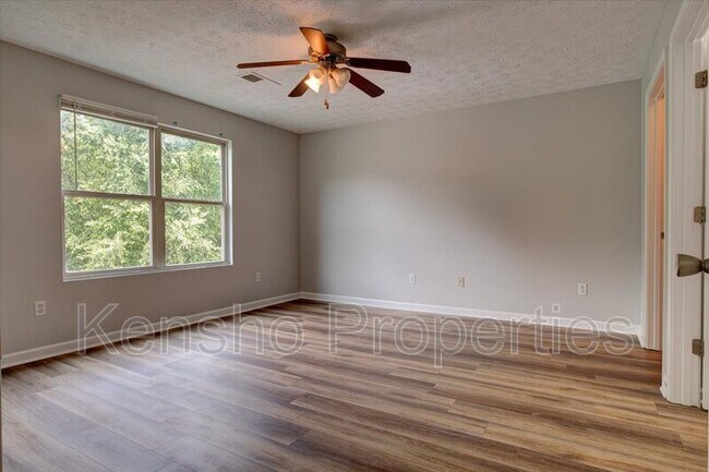 Building Photo - 5302 Fairington Club Dr
