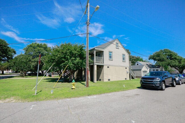 Building Photo - Beautiful Single Family Home in Willoughby Beach!!