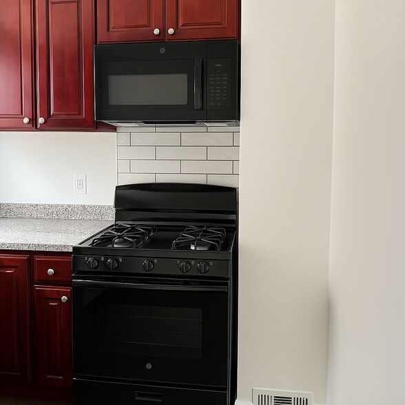 kitchen - 3590 Grant Ave