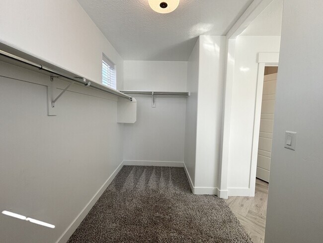 Building Photo - 6086 W Esker Terrace Ln